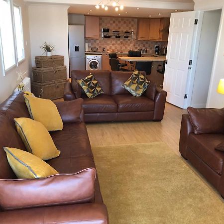 Beautiful 3-Bed Apartment In 구럭 외부 사진
