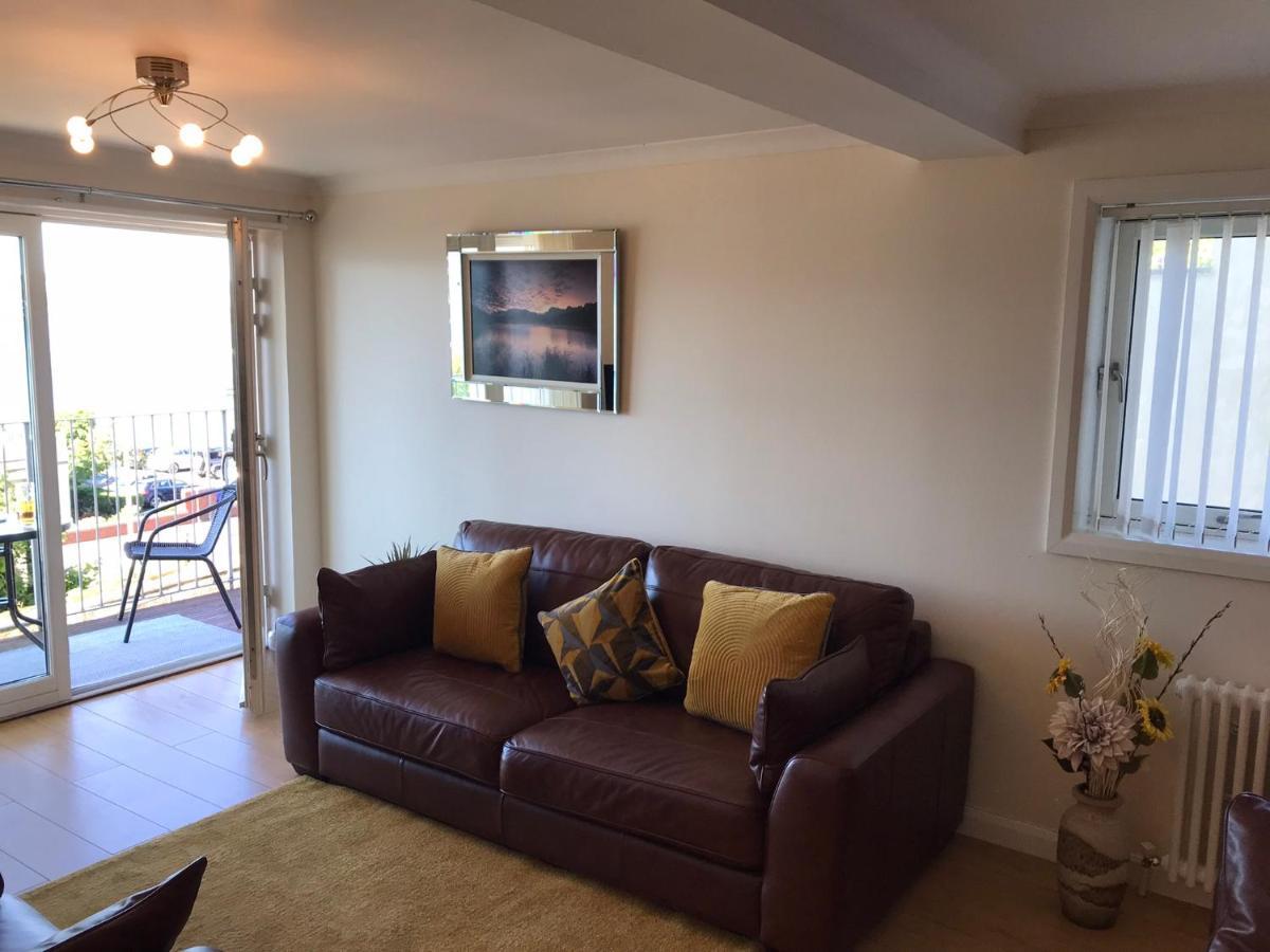 Beautiful 3-Bed Apartment In 구럭 외부 사진