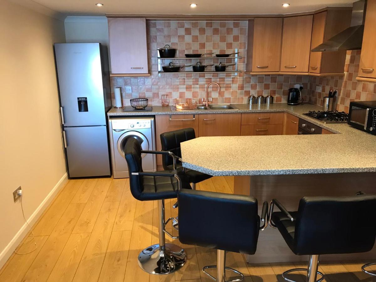 Beautiful 3-Bed Apartment In 구럭 외부 사진