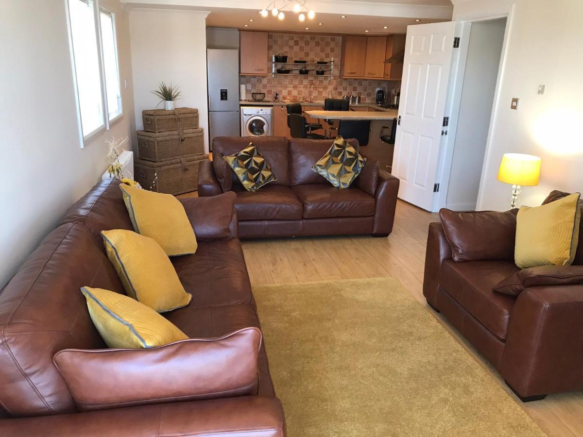 Beautiful 3-Bed Apartment In 구럭 외부 사진