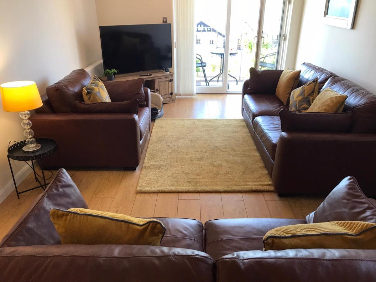 Beautiful 3-Bed Apartment In 구럭 외부 사진