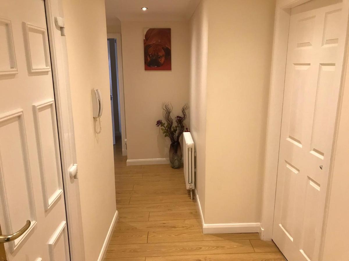 Beautiful 3-Bed Apartment In 구럭 외부 사진