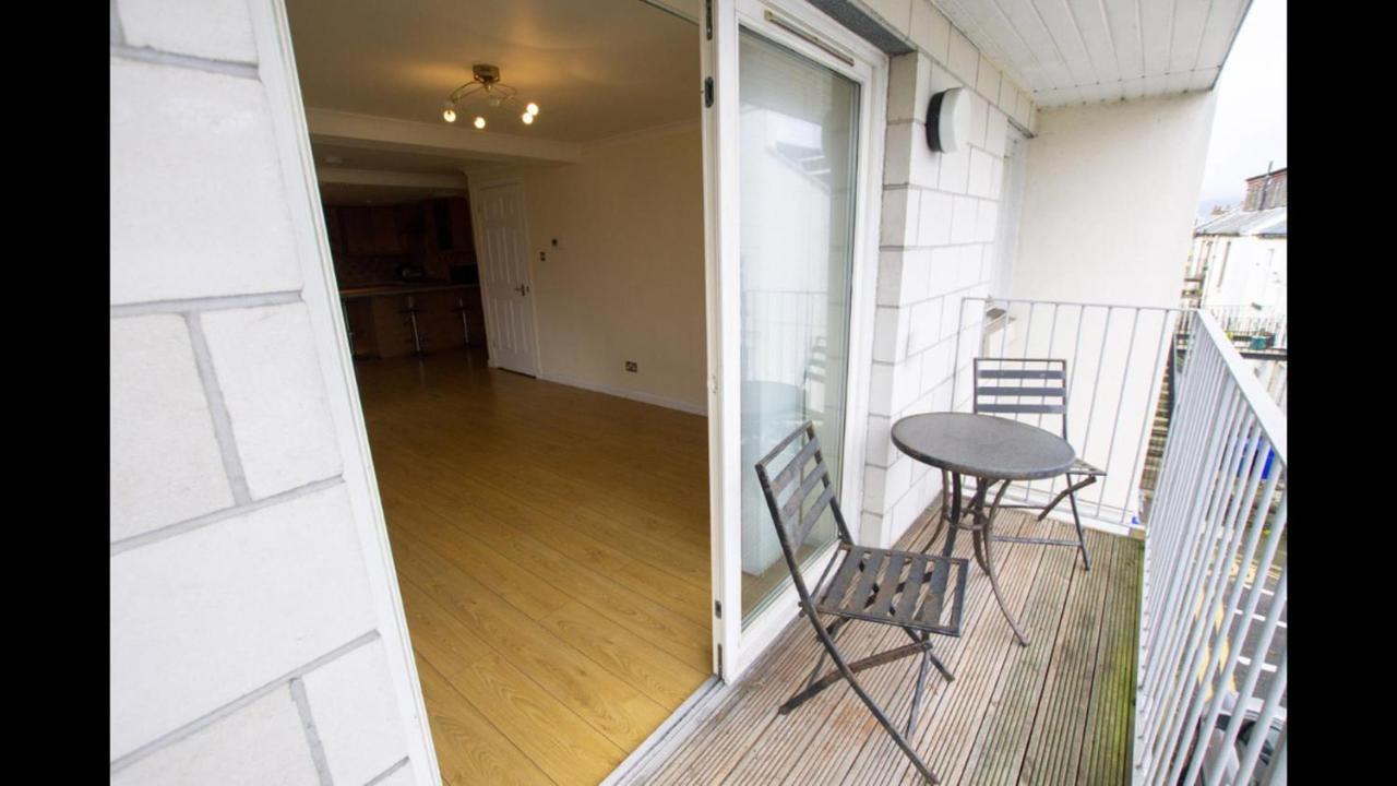 Beautiful 3-Bed Apartment In 구럭 외부 사진